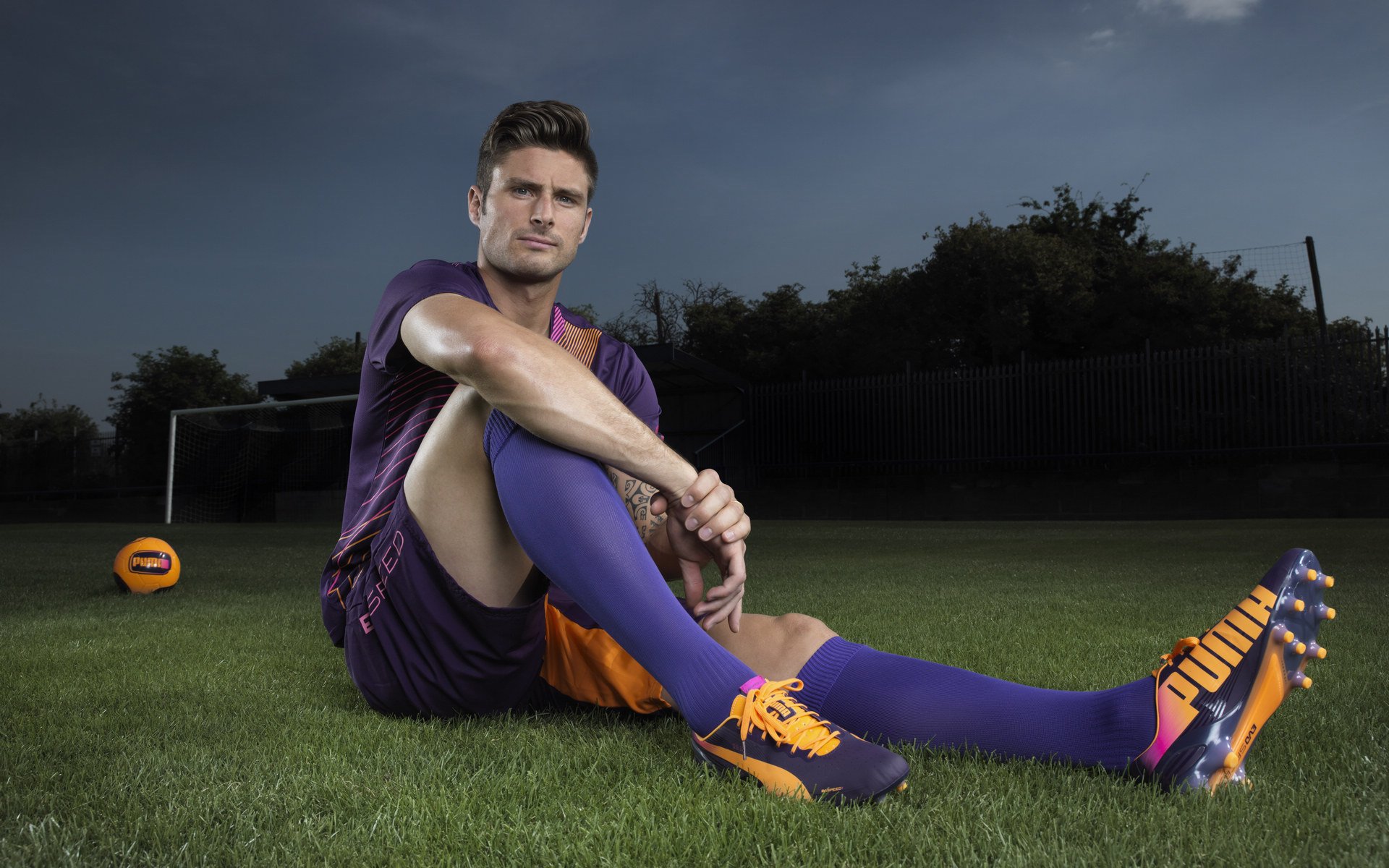 两队风格迥异,对抗看点十足,两名对抗的队员